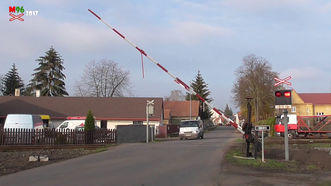 Železniční přejezd Křinec [P4606] - 16.11.2017 / Czech railroad crossing