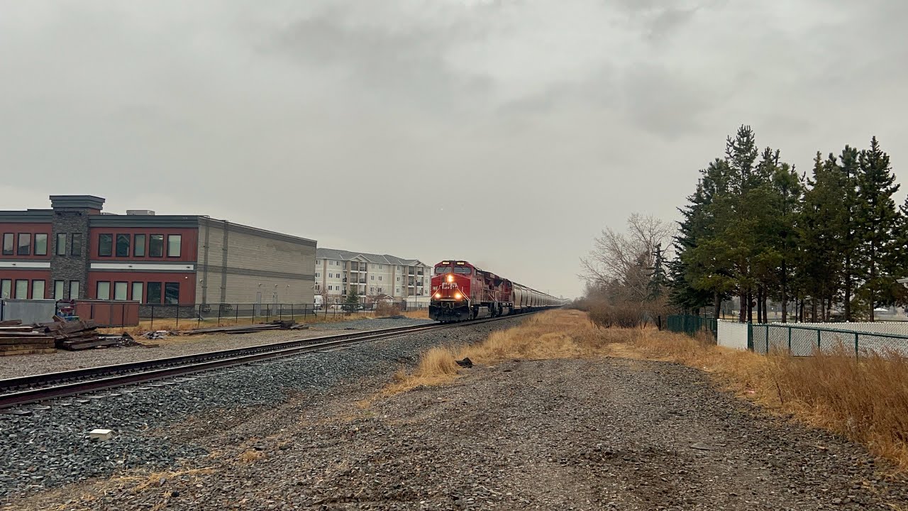 CP 8048 Leads CPKC 605 South at Airdrie AB