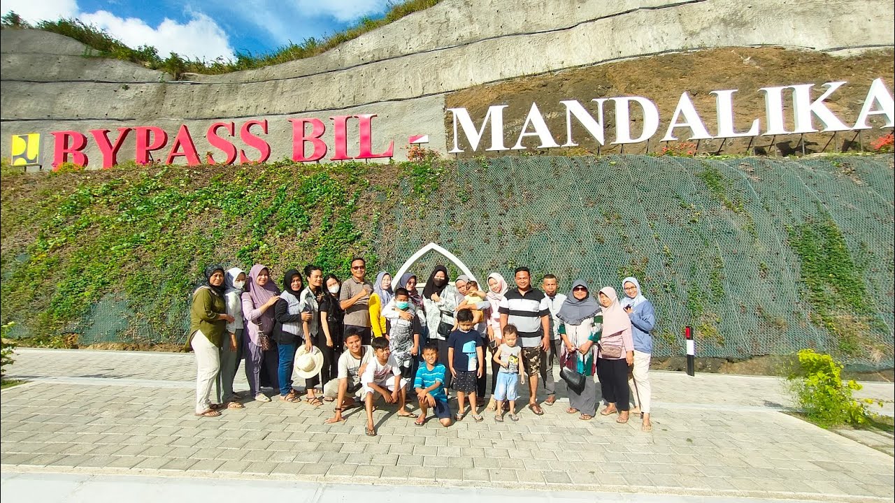 Liburan bareng ke Pantai Kuta Mandalika