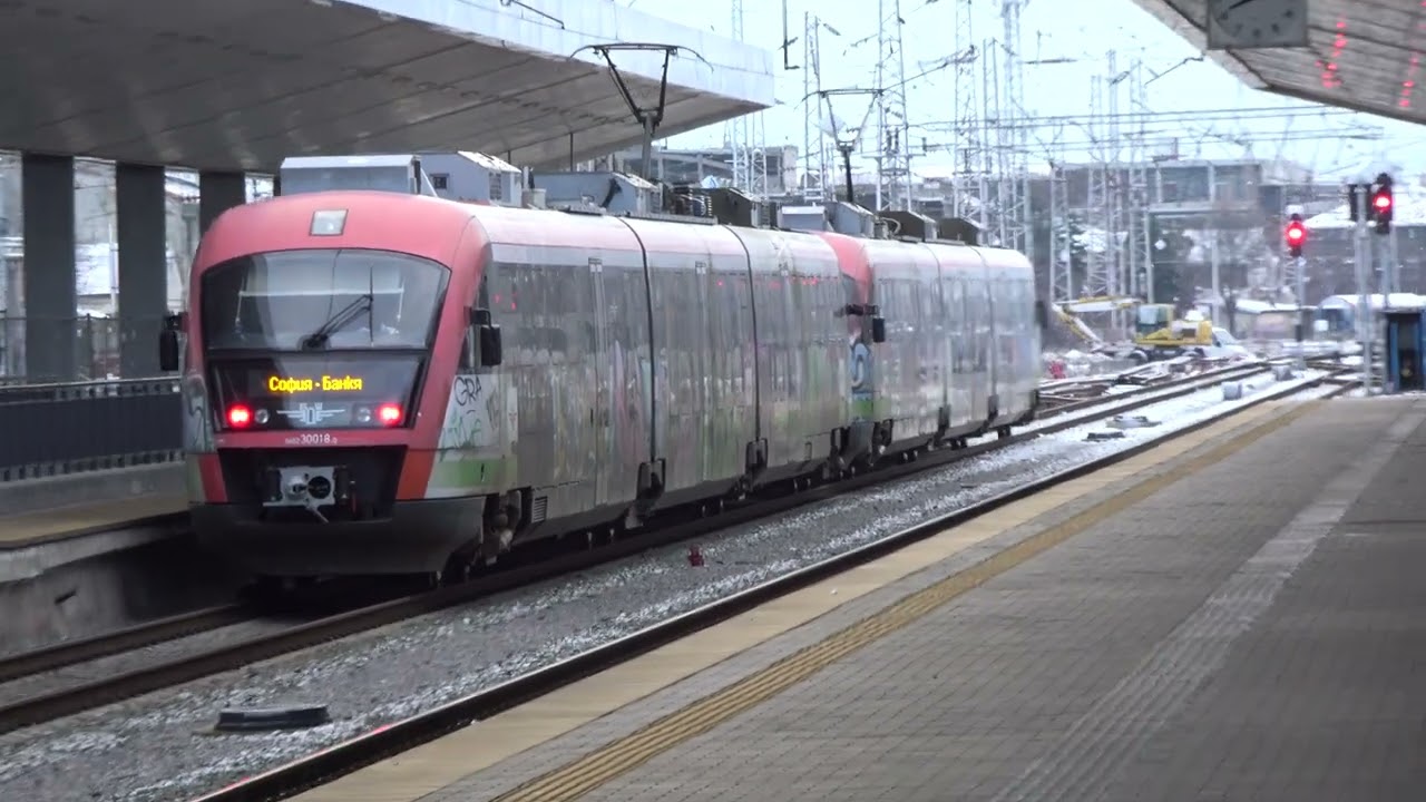 Съставът на КПВ 13203 (Банкя - София) се насочва към локомотивно депо София