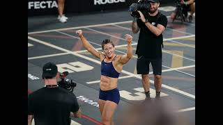 Tia Clair Toomey abs on show at the #Torianpro. #crossfitgames #semifinal