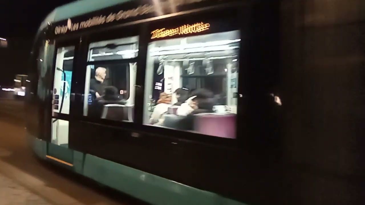 Eurovelo 6 Besançon centre tramways Ginko de nuit 