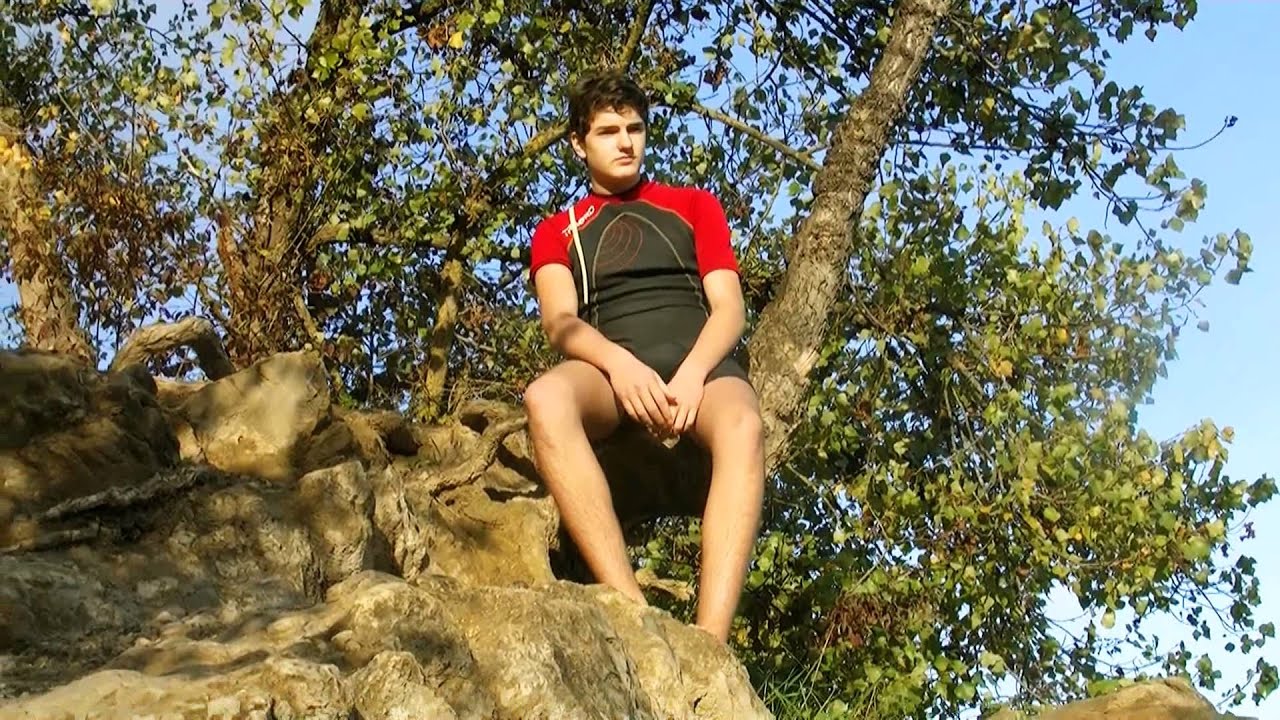 Cliff jumping HD 1080p