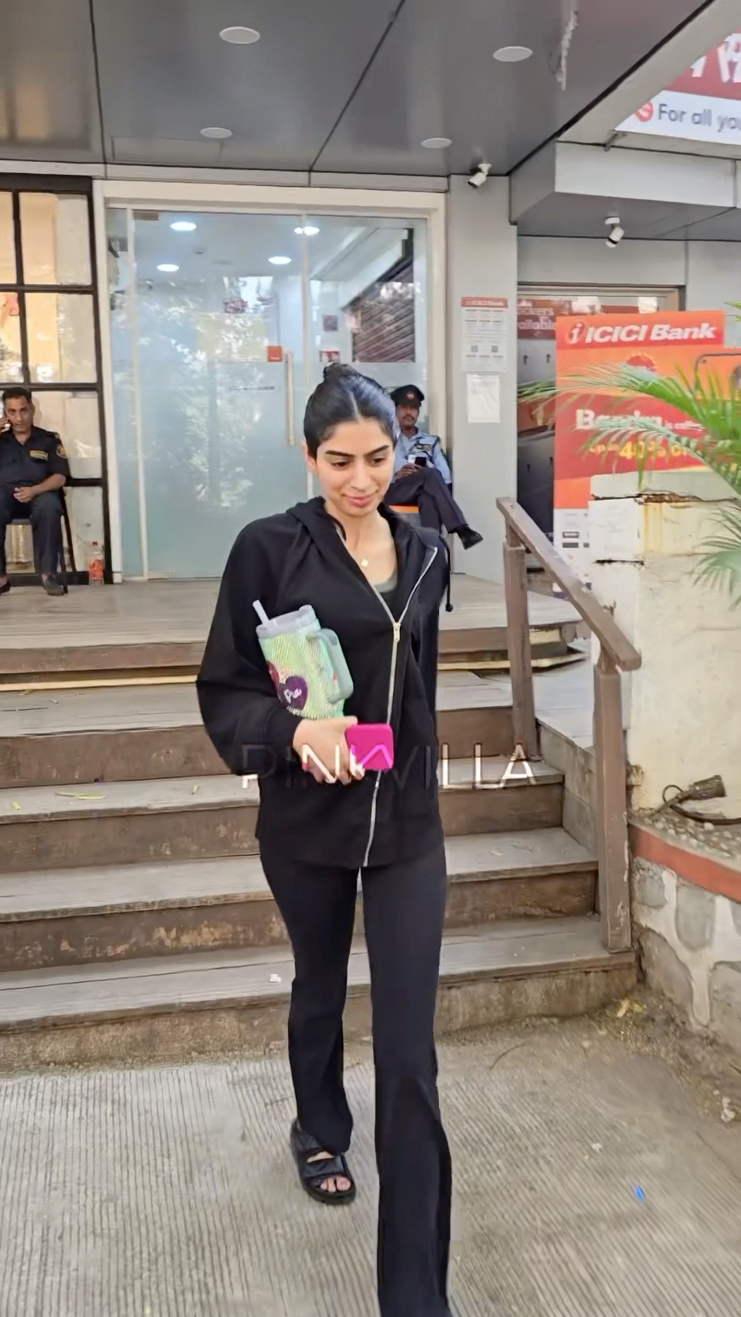 Did You Notice Khushi Kapoor’s Unique Sipper? #shorts #bollywood