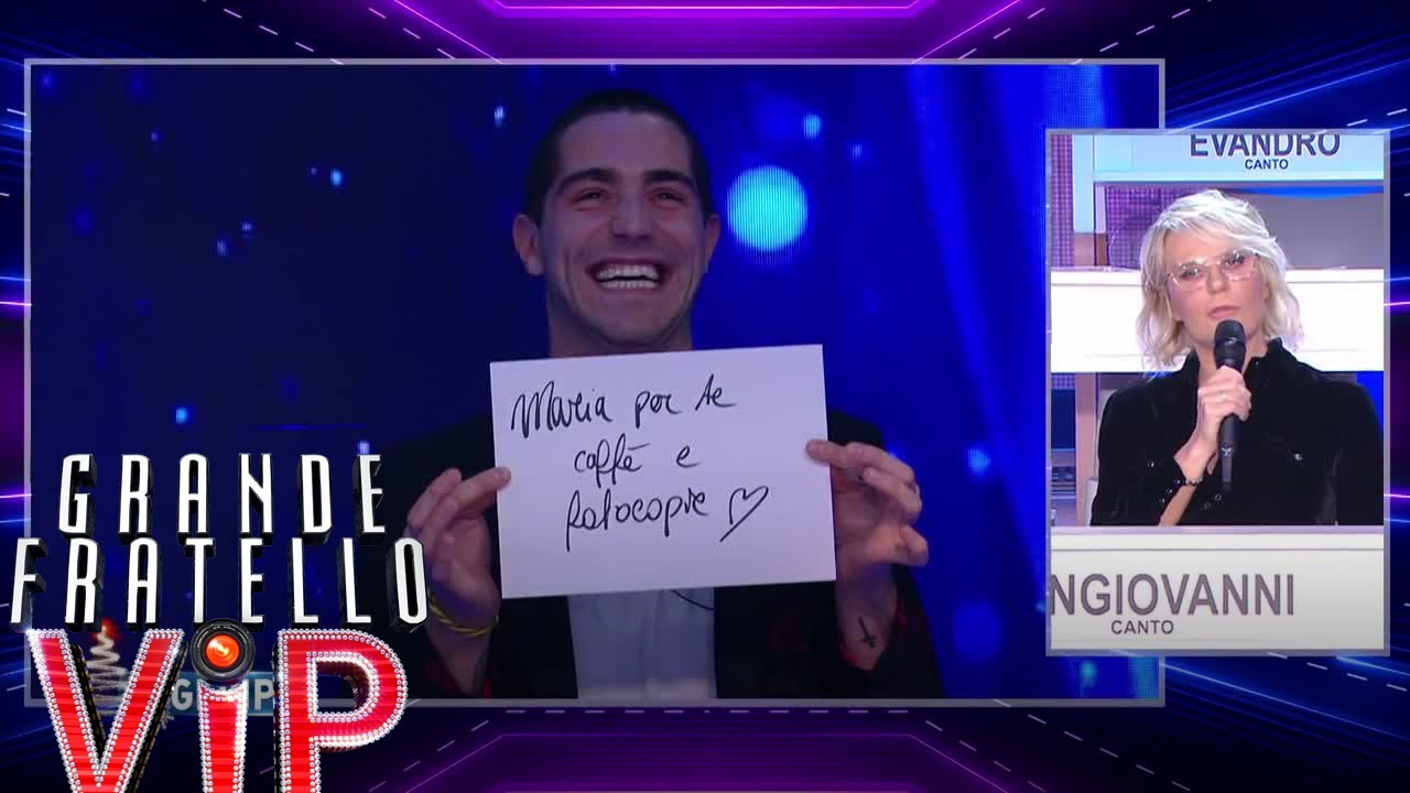 Grande Fratello Vip - Le fotocopie di Tommaso Zorzi per Maria De Filippi