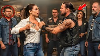 видео: «Байкер порвал рубашку официантки… Но то, что он увидел на её плече, повергло всех в шок!» картинка: «Байкер порвал рубашку официантки… Но то, что он увидел на её плече, повергло всех в шок!»