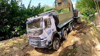 RC TRUCKS & HYDRAULIC MACHINES BUILD A NEW TRACK! See heavy Premacon 960 Excavator