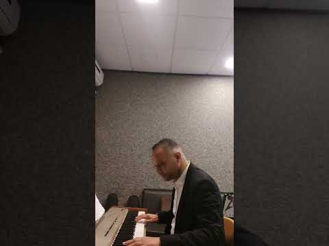 عزف البيانو هو ترفيه عن النفس 6931