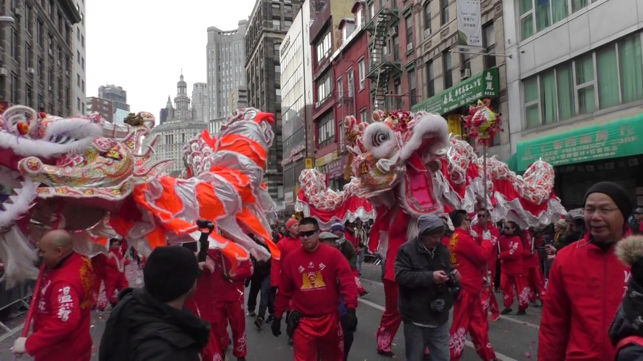 Chinese Lunar New Year~Chinatown, NYC~2017~Dueling Dragons Smoke the Crowd~NYCParadelife - YouTube