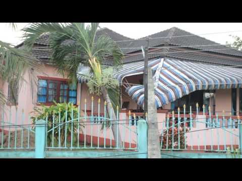 เชียงราย พายุพัดเสาไฟฟ้าหักทับบ้าน