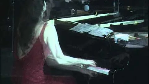 WORLD'S FASTEST FINGERS ON THE KEYS: Linda Gentille