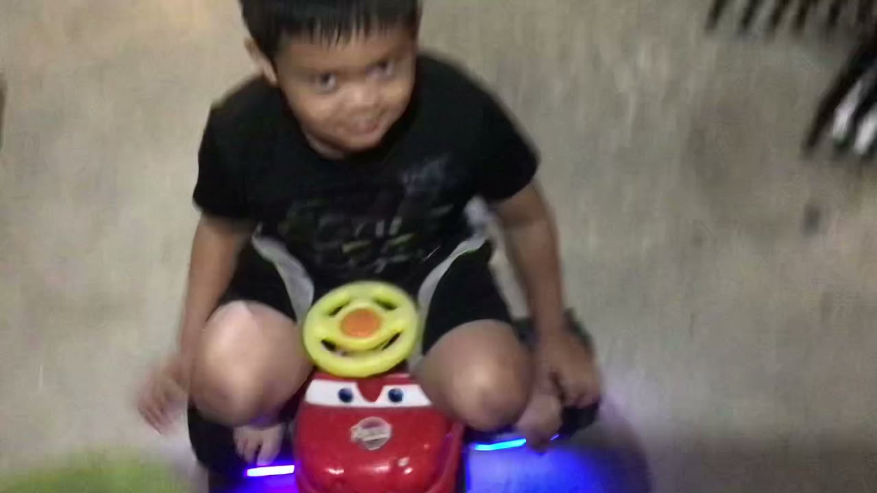 Lil bro Falls off hoverboard