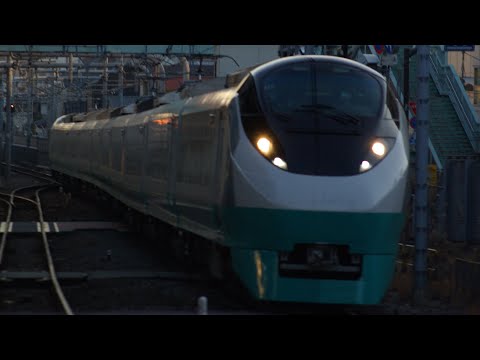 E657系K17編成(フレッシュひたち緑塗装)特急ひたち19号仙台行き警笛鳴らしながら北千住駅を通過