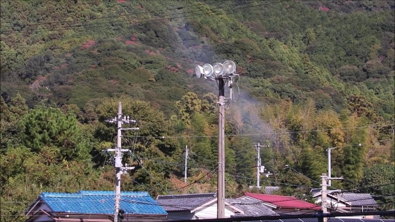 山林火災発生サイレン鳴って外見たら煙が！火事消防自動車出動・消防活動に感謝！