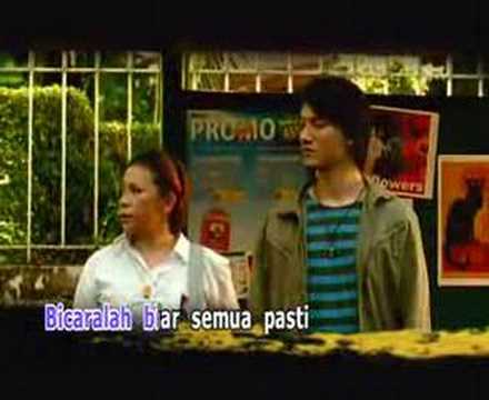 Gantung-Melly Goeslow