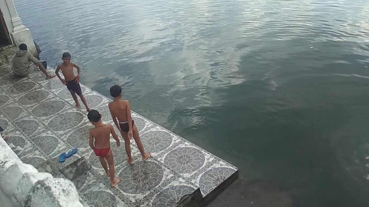  Anak  Kecil Berenang  di Danau YouTube