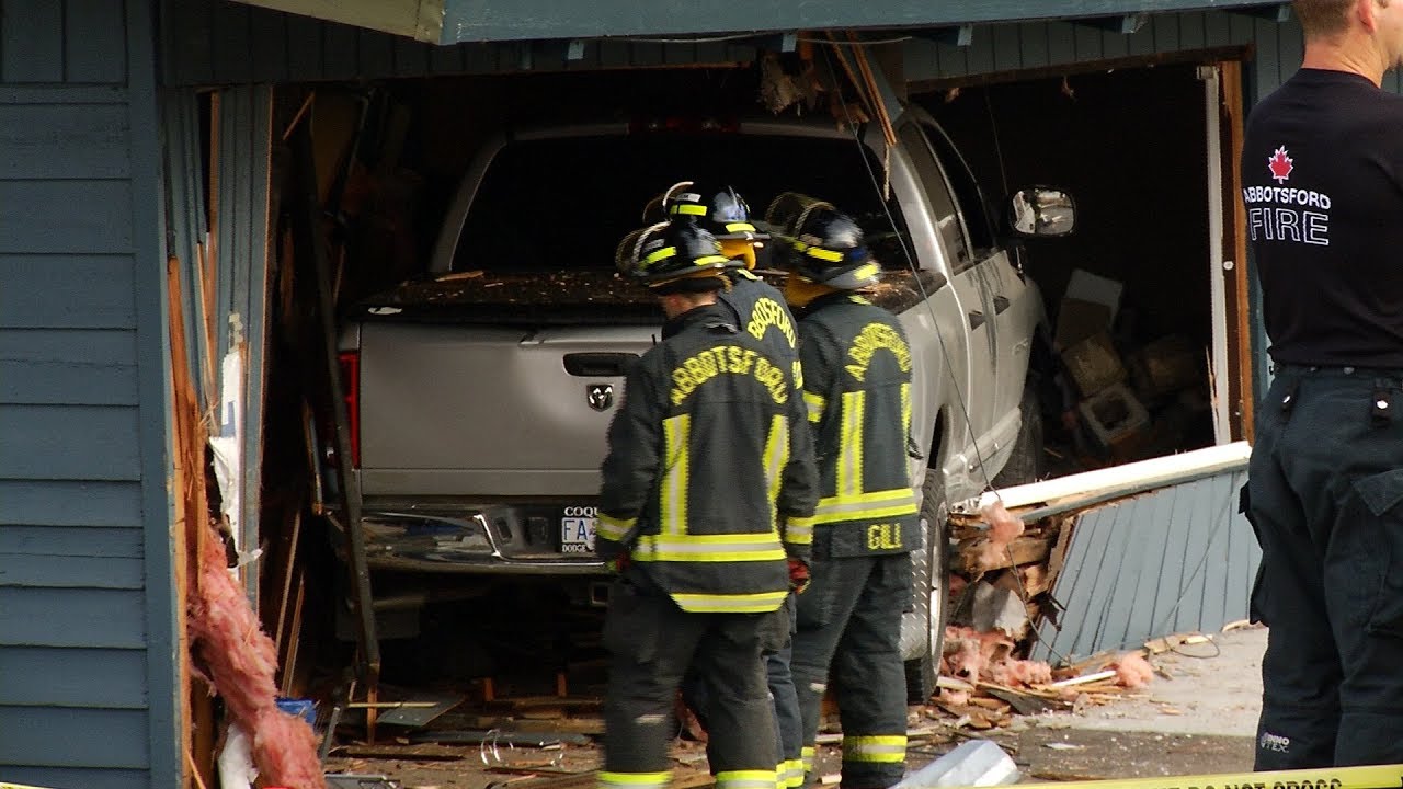 Truck crashes into house in Abbotsford - YouTube