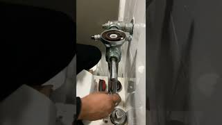 Repair an old FLUSHOMETER on speed