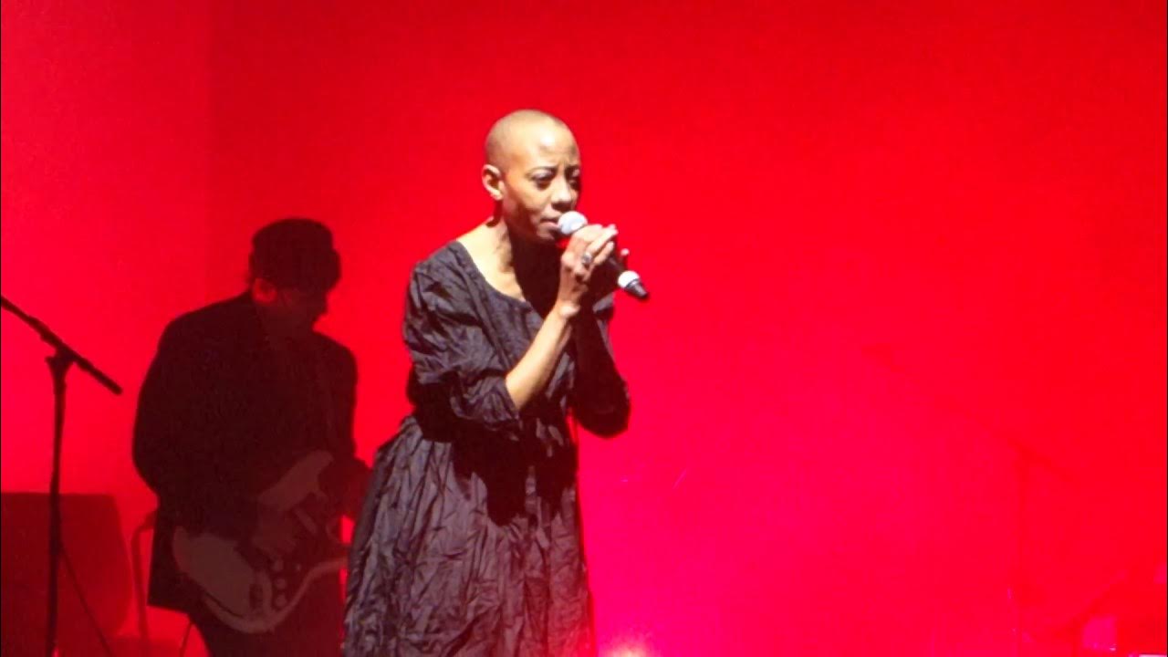 Gail Ann Dorsey & Mike Garson - Aladdin Sane - Celebrating David Bowie, Brixton Academy, London 2017 Gail Ann Dorsey & Mike Garson - Aladdin Sane - Celebrating David Bowie, Brixton Academy, London 2017