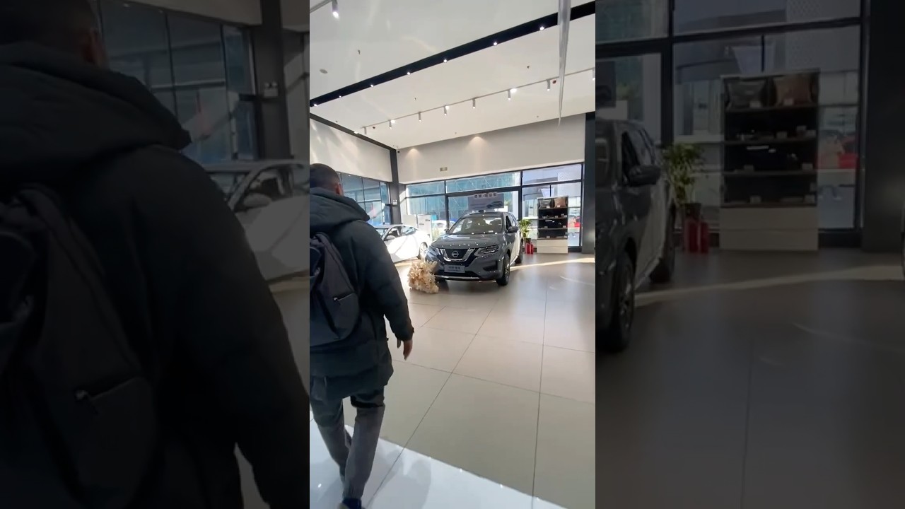 Егор находится в дилерском центре Nissan в Харбине 🇨🇳 