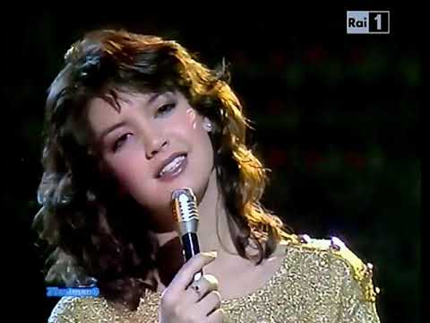 Paradise   live performance by Phoebe Cates in Italy