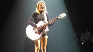 Miniatura del video "Ellie Goulding - Devotion @O2 Arena Prague"