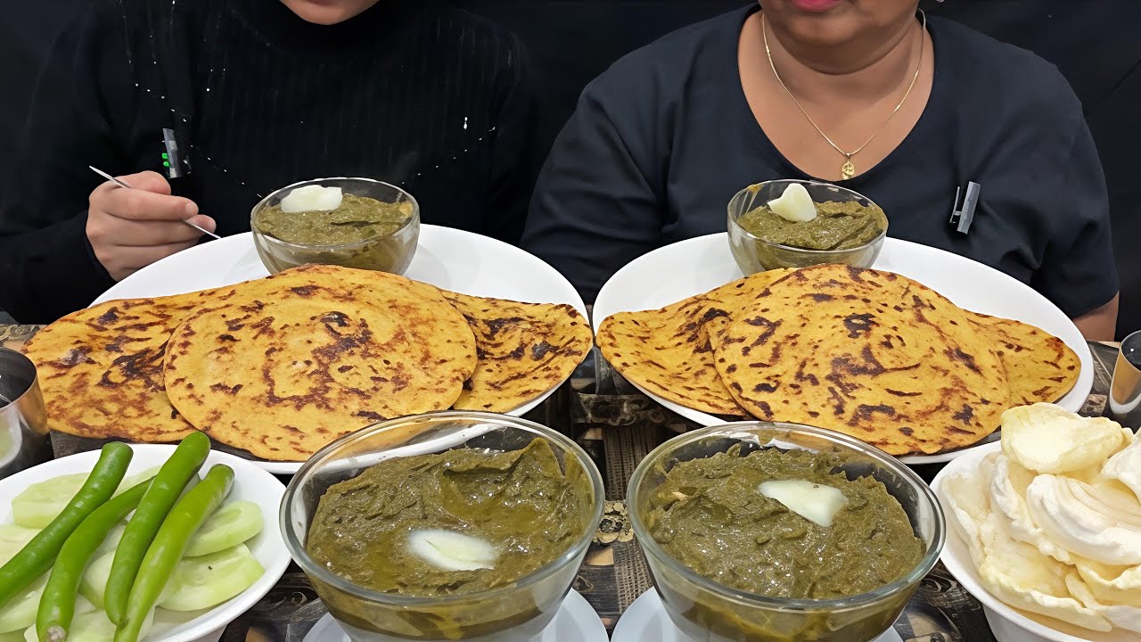 𝗔𝗦𝗠𝗥 𝗘𝗮𝘁𝗶𝗻𝗴 𝗦𝗮𝗿𝘀𝗼 𝗗𝗮 𝗦𝗮𝗮𝗴 𝘄𝗶𝘁𝗵 𝗠𝗮𝗸𝗸𝗮𝗶 𝗥𝗼𝘁𝗶,𝗗𝗲𝘀𝗶 𝗚𝗵𝗲𝗲😋 || #asmrmukbangeating #saag #makkakiroti 