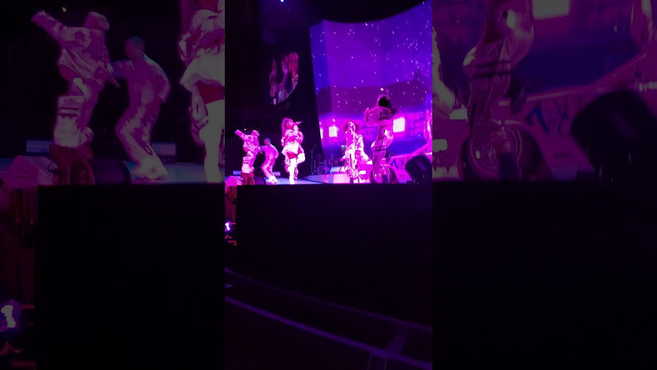 ARIANA GRANDE - 7 RINGS - LIVE SWEETENER WORLD TOUR ATLANTA 11/19 - YouTube