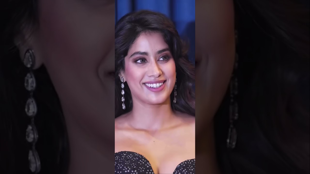 Janhvi smile stole everyone hearts.#viral #bollywood #fashion
