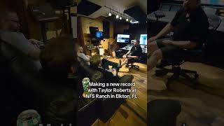 I’m a social media manager, and I create content for businesses and artists. Send me a message.