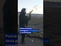 Policía de Bolivia lanza gases lacrimógenos a manifestantes que habían cortado una carretera