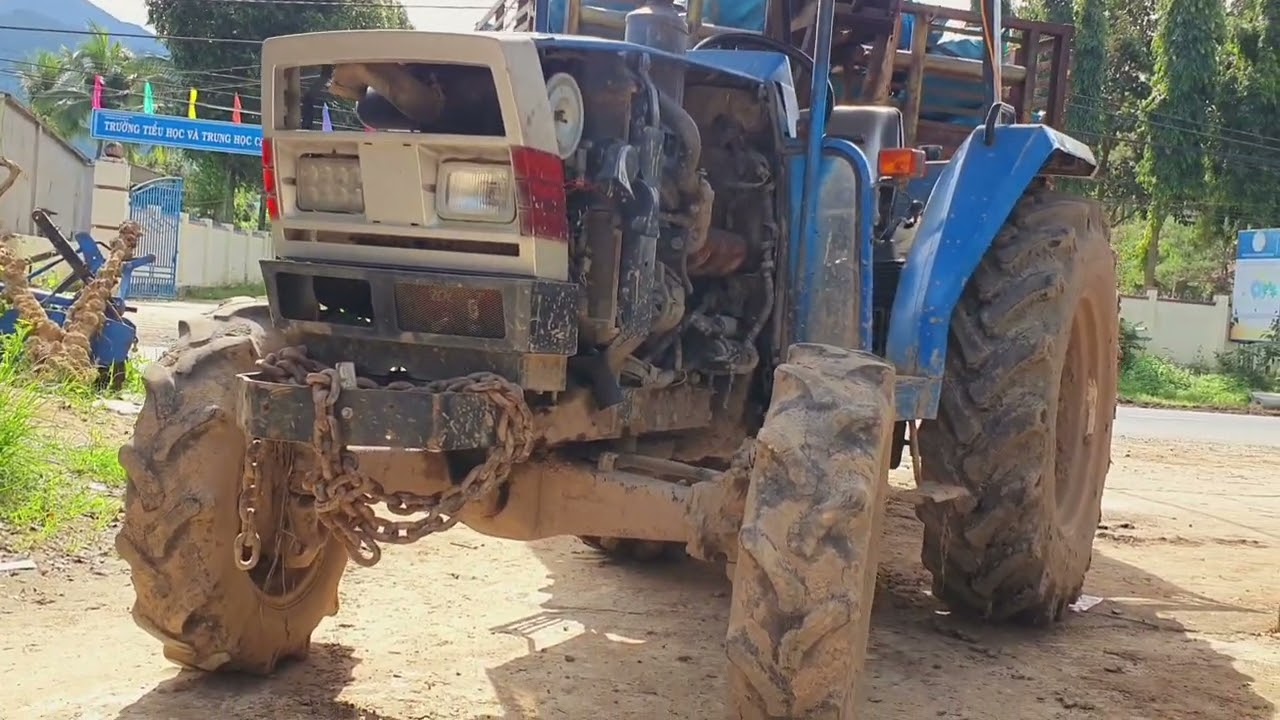 MÁY CÀY BÁN ISEKI 320 GIÁ RẺ NHƯ CHO CHỈ CÓ 32 TR MÀ KÈM CẢ MÓOC CẦU 5 TẤN , XỚI 2M2, CHẢO 6 