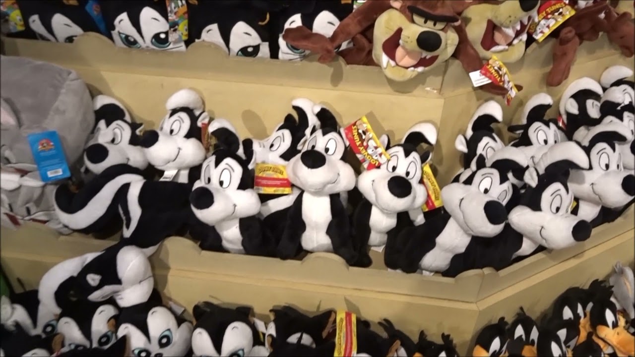 pepe-le-pew-is-at-six-flags-opening-day-2021-youtube