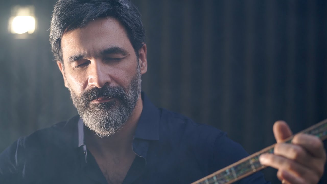 Uğur Işılak - Hayaller Her Zaman Yarıda Kalır (Official Video) Uğur Işılak - Hayaller Her Zaman Yarıda Kalır (Official Video)
