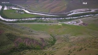 Man dies in paragliding crash in Horseshoe Bend