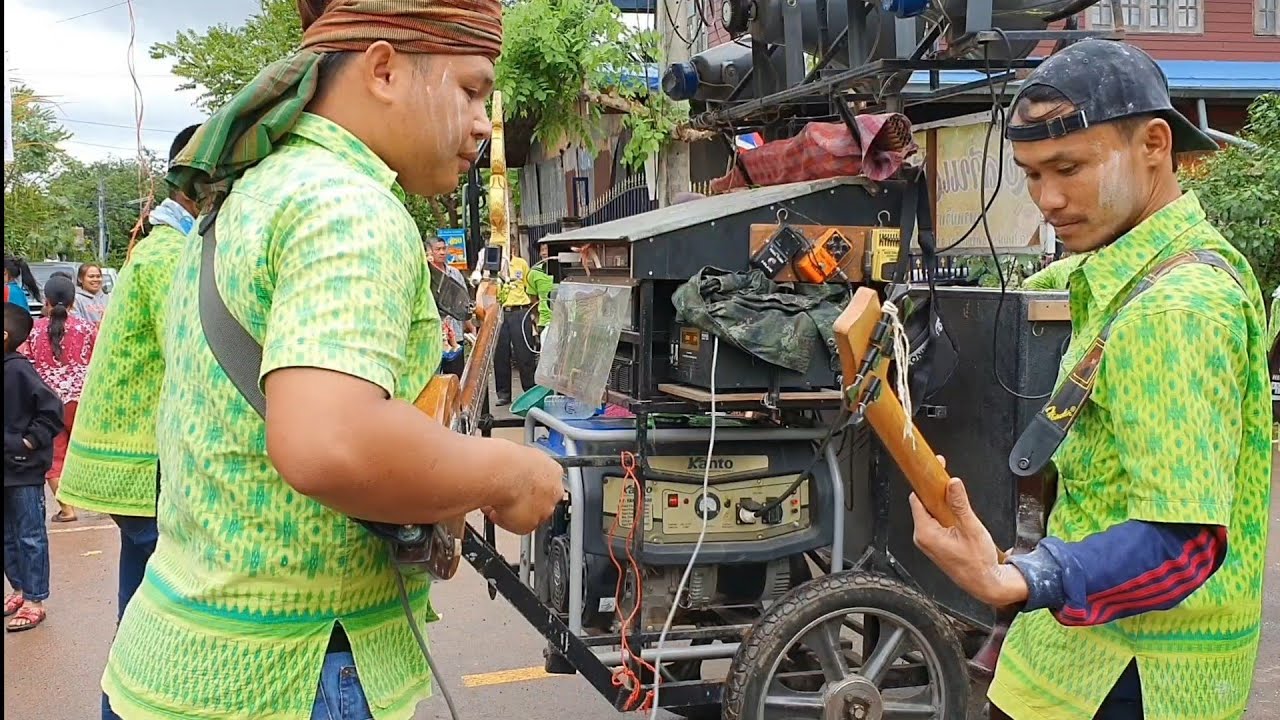 กลองยาวคณะอีสานเสียงพิณ