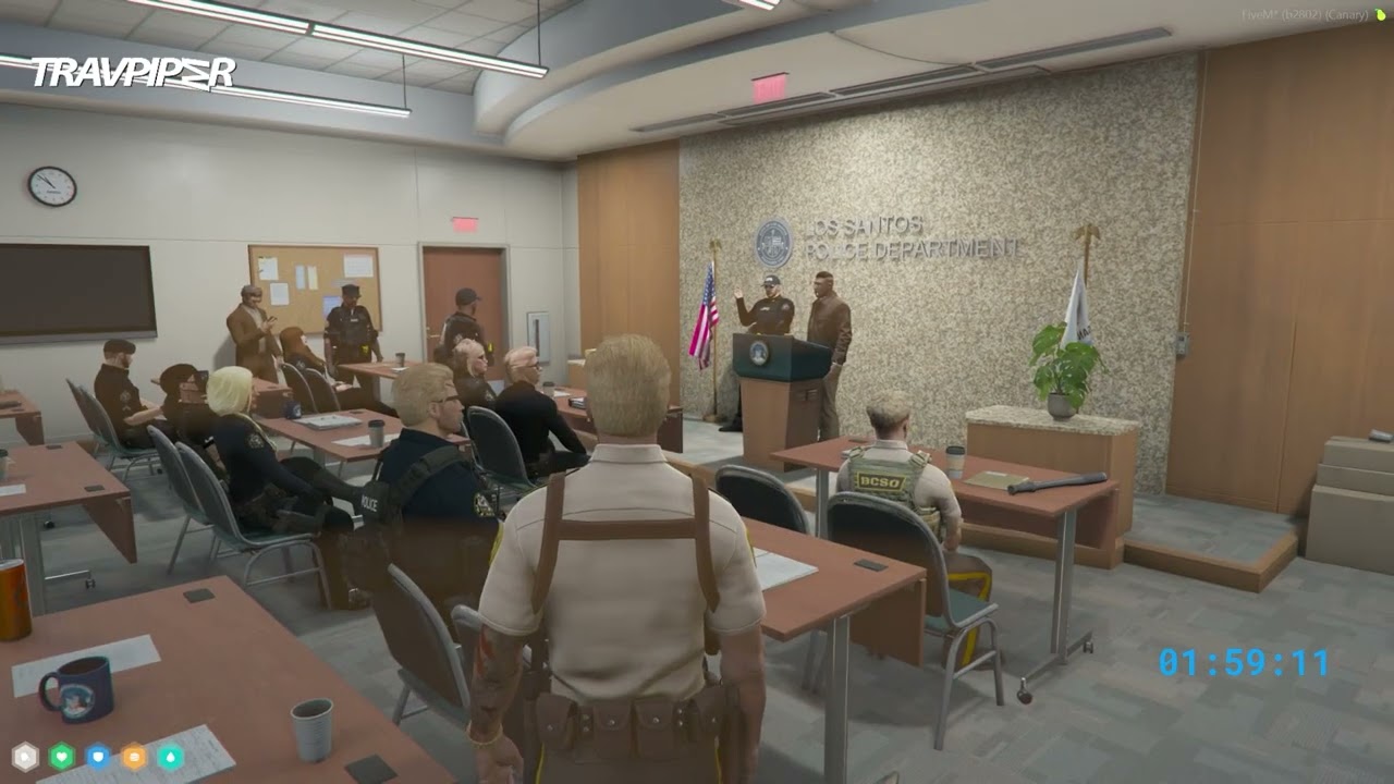 Начальник полиции предупреждает полицию о своей некомпетентности и обещает уволить некомпетентных...