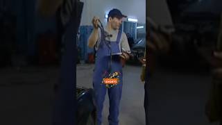 Починили машину в сервисе😂 [6 кадров] #6кадров #приколы #юмор #funny #сериалы #смех #фильмы #кино