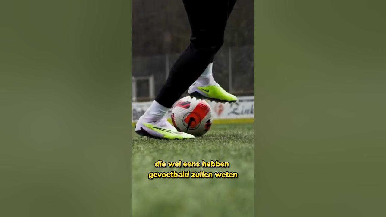 WAAROM HEBBEN VOETBALLERS GATEN IN SCHOENEN ?! ⚽️😱 YouTube