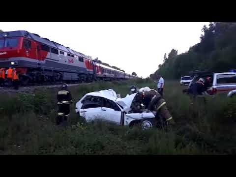 В Татарстане поезд столкнулся с легковым автомобилем