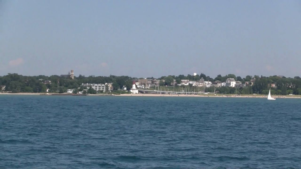 Approaching Kincardine Marina, Lake Huron Sea Ray 400 Sedan BRidge