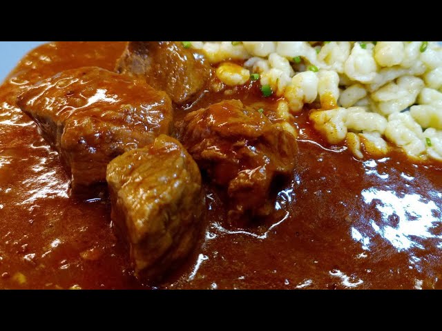 Authentisches Rindergulasch Rezept | Hausgemacht und köstlich!