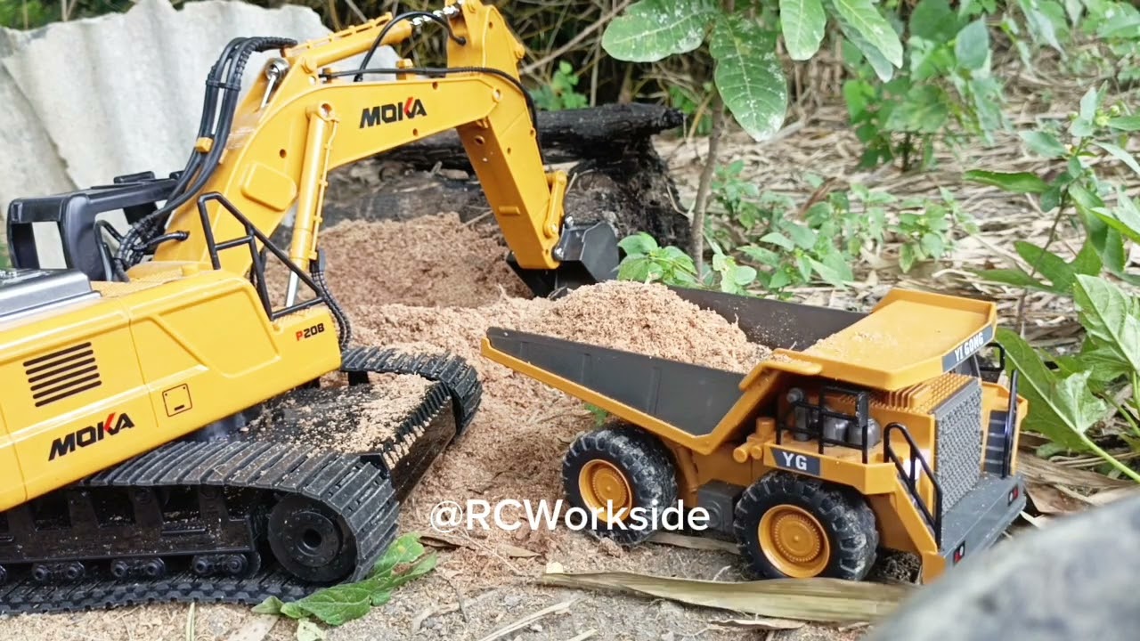 RC Excavator Sedang Bekerja |  Muat Material ke Dump Truck