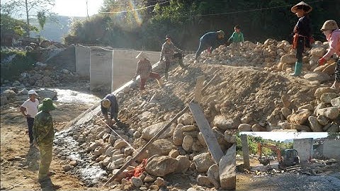 Cầu Khe Trang (T123) Sửa đường cho xe cẩu chốt ngày gác dầm - Xây nhanh mái kè phía hạ lưu mố 2