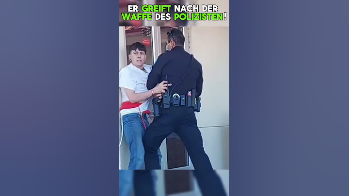 Gefährlicher Moment: er greift nach Waffe der Polizei!
