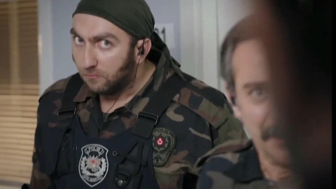 استفزز اقوى رجل بالمهام الخاصة وطحش عليه ليخلص البنت البريئة