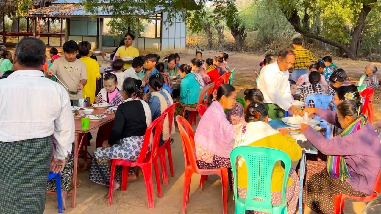 မိသာစုလိုဖြစ်နေတဲ့ရွာက မိတ်ဆွေအိမ်မှာ အလှုူရှိလို့ ညအိပ်သွားပြီလုပ်အားဒါနကုသိုလ်သွားယူ 