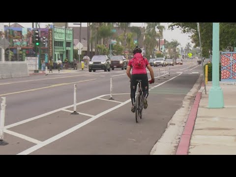 Video: Odstránenie cyklistických pruhov neúmerne postihuje mladých ľudí, varuje charita