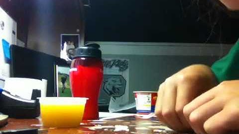 How to make a spoon with a applesauce lid enjoy