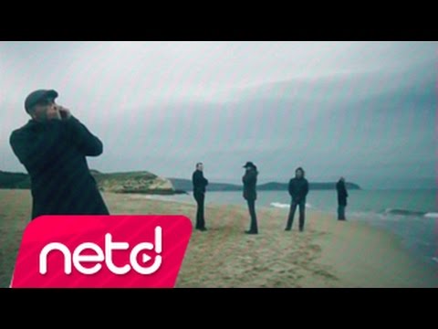 Regarder le vidéoclip de {trackName} par {artistName}